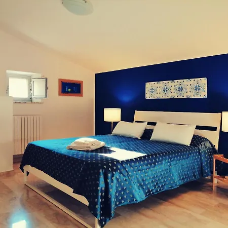 Liz House Кальтаджироне