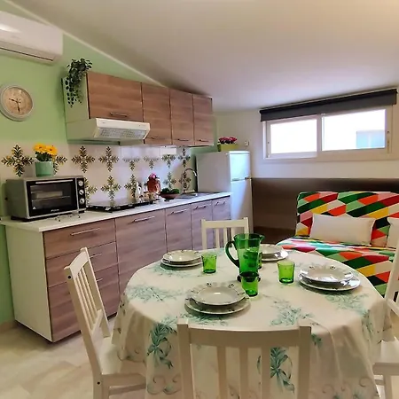 Liz House Апартаменты Кальтаджироне